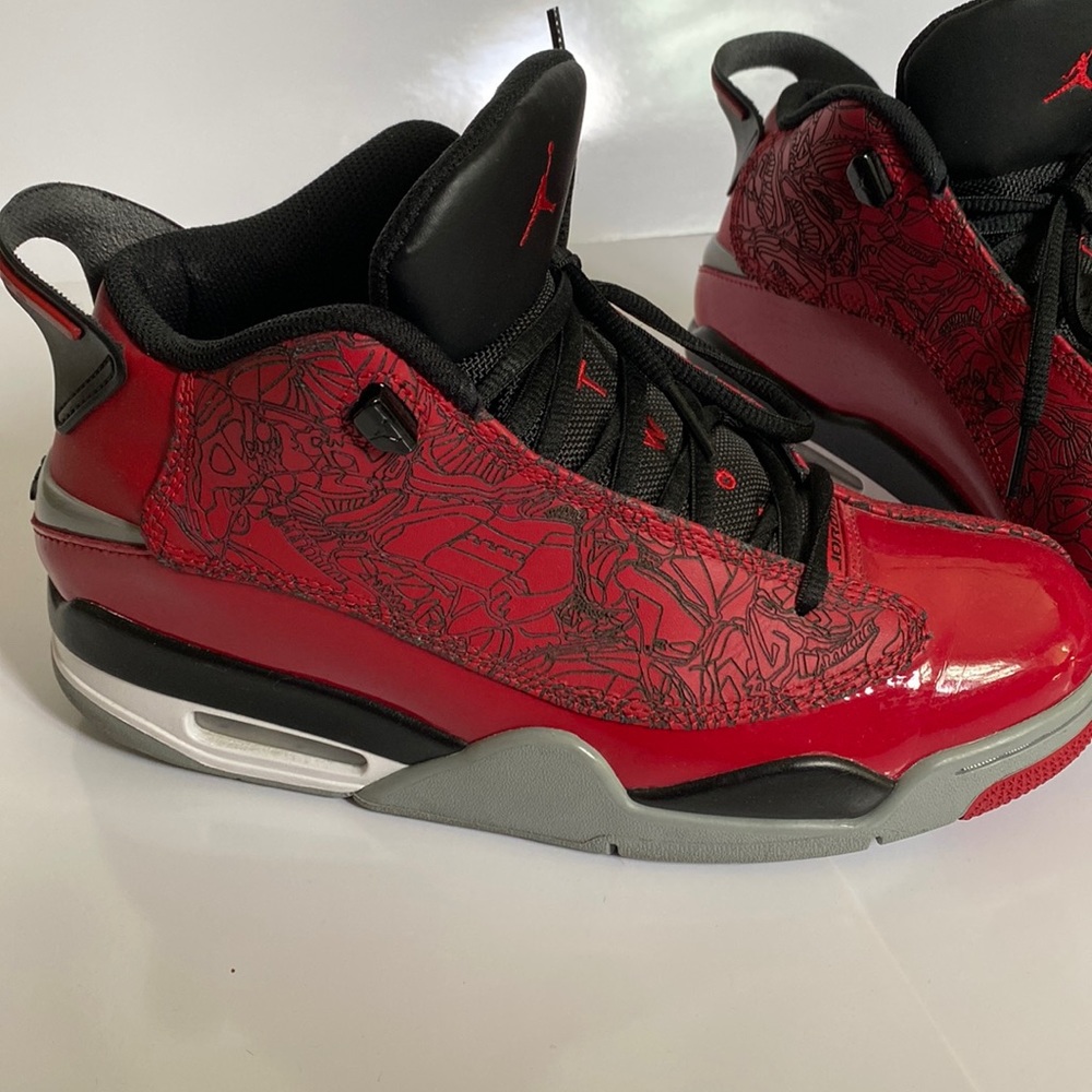 Mens Jordan Dub Zero Gym Red shoes. Mens size 8. Lightly Worn.